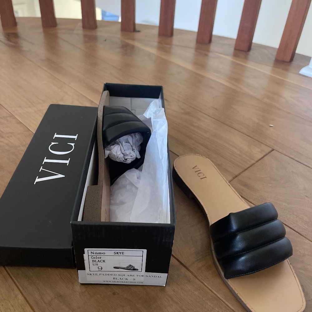 VICI PADDED SQUARE TOE SANDAL size 9